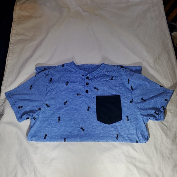 Swiss Cross Men's Medium lt. blue w/ pineapple pattern - Picture 7 of 13